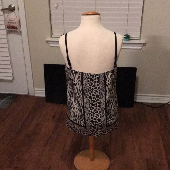 This is a really cute but sexy thin strap top! 🌹 - Picture 2 of 2